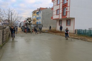Beton Yol Yapım Çalışmaları Devam Ediyor